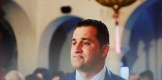 PD i përjashtoi, Arlind Boshku i përgjigjet Flamur Nokës: Ndërsa ju jetoni në luks të shfrenuar, demokratët vetëm varfërohen