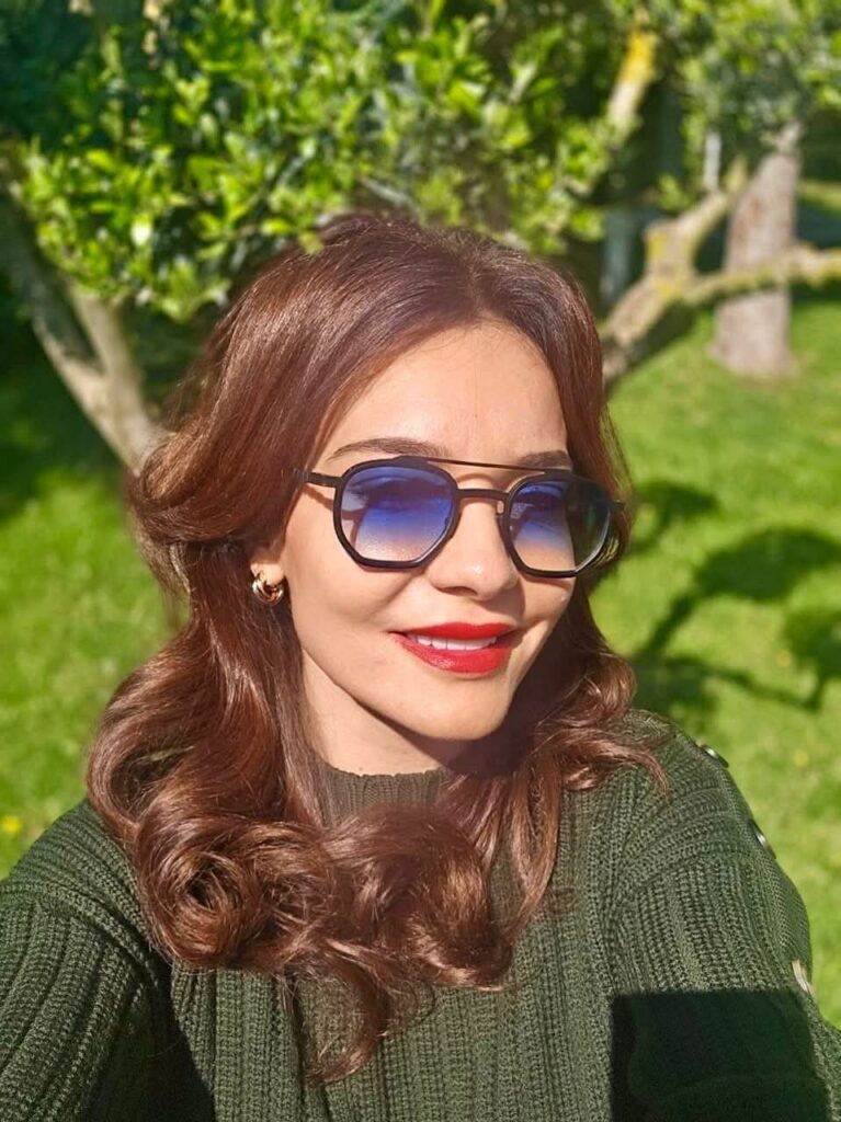 Spiropali  Mbaje fytyrën nga drita dhe hijet mbeten pas