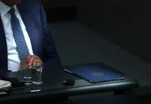 Politico: Diplomatët paralajmërojnë se dosjet sekrete të BE-së rrezikojnë të bien në duart e Kremlinit