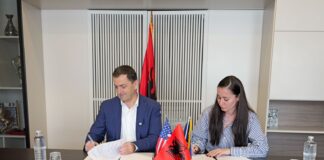 Pronat në Himarë/ Gati të nisë regjistrimi fillestar për 6 zona kadastrale, ASHK nënshkruan marrëveshjen me bashkinë