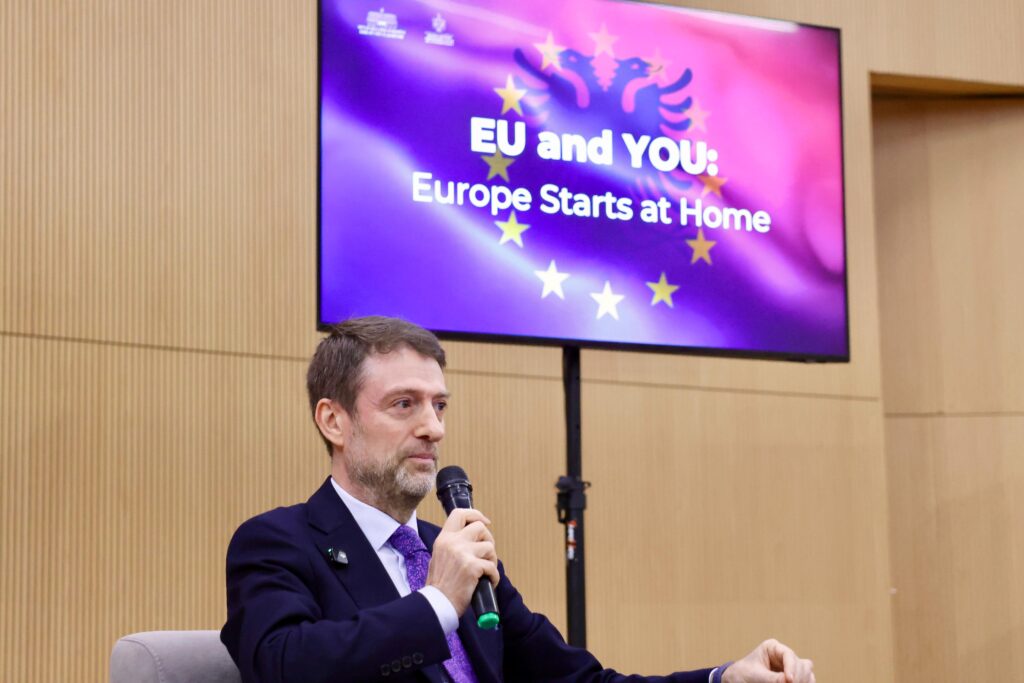 Hoxha  Integrimi evropian  përgjegjësi dhe investim i gjithsecilit prej nesh  Shqipëria i ka kapacitetet për të justifikuar ambiciet e saj mbi negociatat e anëtarësimit në BE