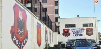 Tritol makinës së efektivit të policisë në Lezhë