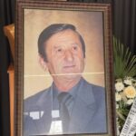 Përcillet për në banesën e fundit parodisti i Vlorës Mane Lumani, miq, kolegë dhe qytetarë nderim për aktorin e shquar