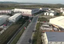 Muxhahedinët reagojnë për lajmet e sulmit raketor iranian në Shqipëri