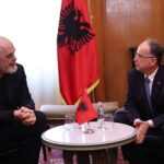 Ndryshimet e qeverisë/ Dalin pamjet nga takimi i Ramës dhe Begajt, zgjati 30 minuta
