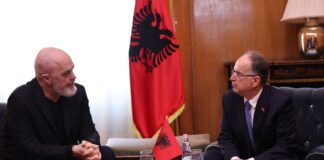 Ndryshimet e qeverisë/ Dalin pamjet nga takimi i Ramës dhe Begajt, zgjati 30 minuta