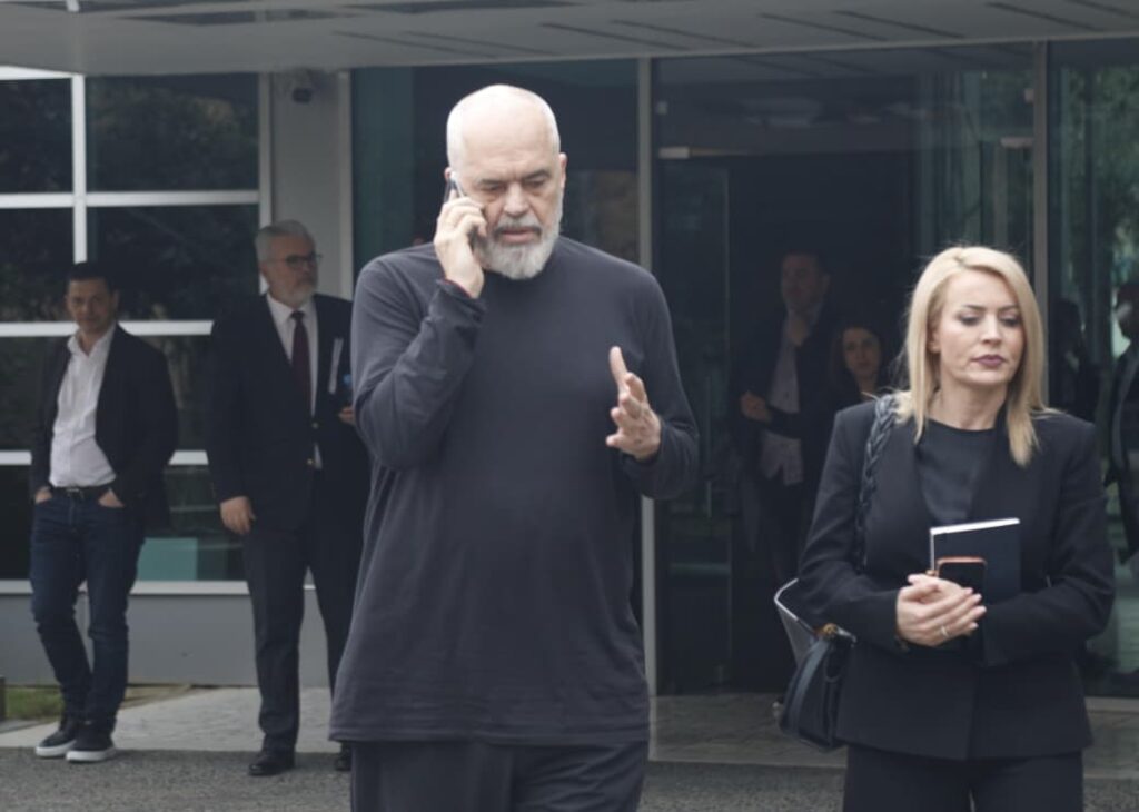 Pas paralajmërimit për zgjedhje brenda partisë  Rama mbledh të gjithë deputetët e PS dhe drejtuesit e degëve