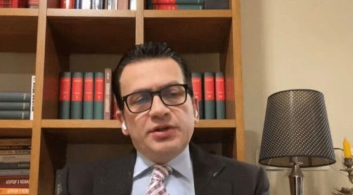 Pse “sovranisti” Berisha, i ndërron flamujt e huaj nga fryn era?