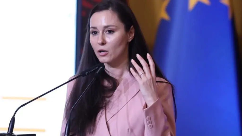 Mbi tre orë raportim në mbledhjen me dyer të mbyllura  Drejtoresha e Kadastrës para Ramës dhe grupit të PS  Brenda 2027 do kemi regjistër të plotë të titujve të pronësisë