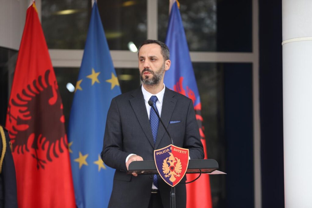 Prezantohet Drejtori i ri  ministri Lamallari  Policia e Shtetit  institucion në shërbim të qytetarëve  jo mbi ta  Garant i rrugëtimit drejt BE