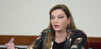 “0900, këtë numër kam për ty”, Albana Vokshi reagon pas deklaratës së Ballës në Kuvend