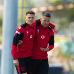 Sylvinho sheh “makthe”, Asllani del nga fusha duke çaluar