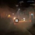 SKANDAL/ Protestuesit e Berishës hedhin molotovë drejt selisë së PS-së