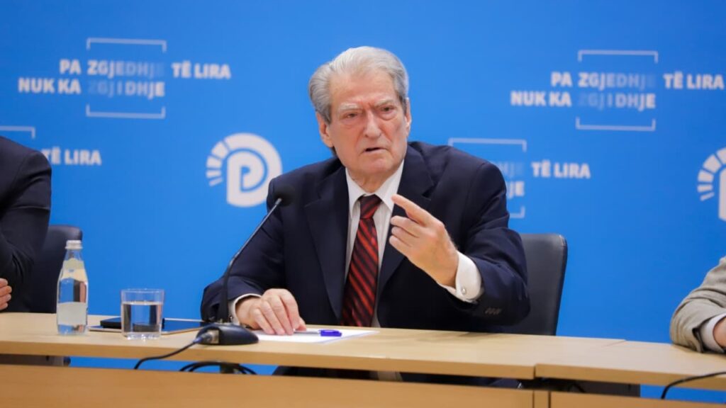  Nesër shënon një etapë të re vendimtare   Berisha një ditë para protestës  Opozita do të udhëheqë kryengritje paqësore