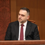 Kuvendi miratoi ndryshimet në qeveri, reagon ministri i ri i Mbrojtjes