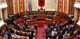 Kuvendi nis me një minutë heshtje për Adem Jasharin dhe ish-deputetin Tomor Dosti