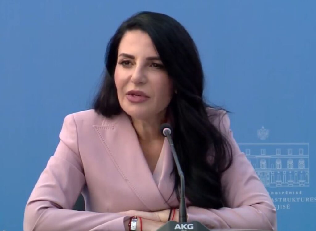 I lë detyrën ministrit të ri  vjen reagimi i parë i Belinda Ballukut  Akuza ndaj meje  gjyq publik