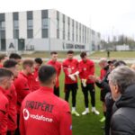 Pas zhgënjimit me Poloninë, Kombëtarja kryen stërvitjen e radhës në Varshavë