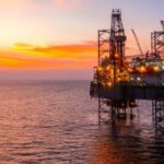 Lufta në Lindjen e Mesme/ Nafta sërish drejt çmimeve rekord, shkon në mbi 116 lekë për fuçi