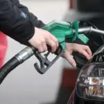 Qeveritë nisin kursimin për naftën/ Spanja, Italia dhe Serbia ulin akcizën, agjencia ndërkombëtare apel për më pak udhëtime