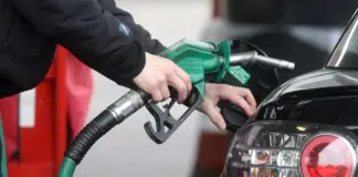 Qeveritë nisin kursimin për naftën/ Spanja, Italia dhe Serbia ulin akcizën, agjencia ndërkombëtare apel për më pak udhëtime