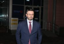 Avokati i Veliajt përgënjeshtron procesverbalin e SPAK për dorëzimin e akteve të Veliajt në qeli: Prokuroria s’i ka dorëzuar sipas procedurës, është njëanshëm! Ia çuan në qeli dhe pa asistimin e mbrojtësit!