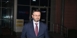 Avokati i Veliajt përgënjeshtron procesverbalin e SPAK për dorëzimin e akteve të Veliajt në qeli: Prokuroria s’i ka dorëzuar sipas procedurës, është njëanshëm! Ia çuan në qeli dhe pa asistimin e mbrojtësit!