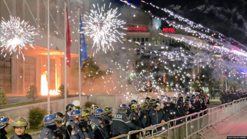 Protesta e opozitës  reagon delegacioni i BE  Dhuna nuk mund të justifikohet