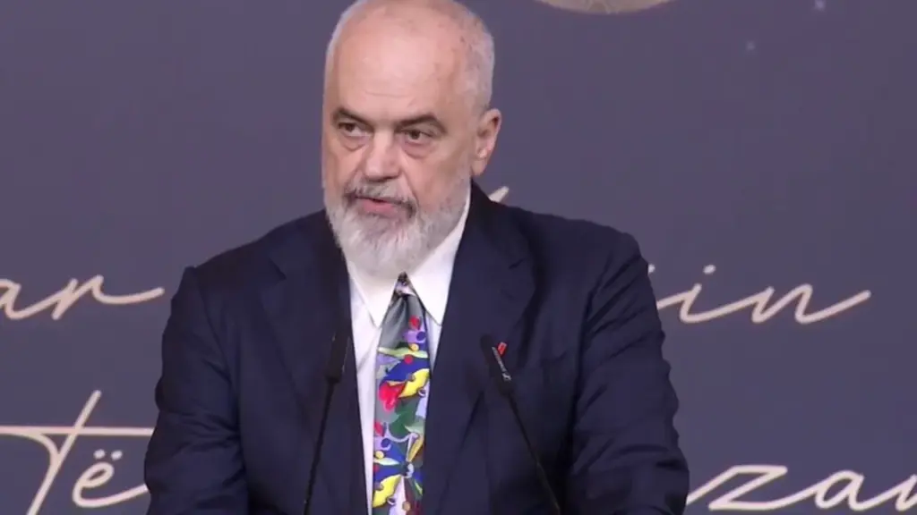  Agjërimi i mëson njerëzve durimin rreth vetes   Rama shtron iftarin në Kryeministri  Njerëz nga besime të ndryshme janë mbledhur sot për 