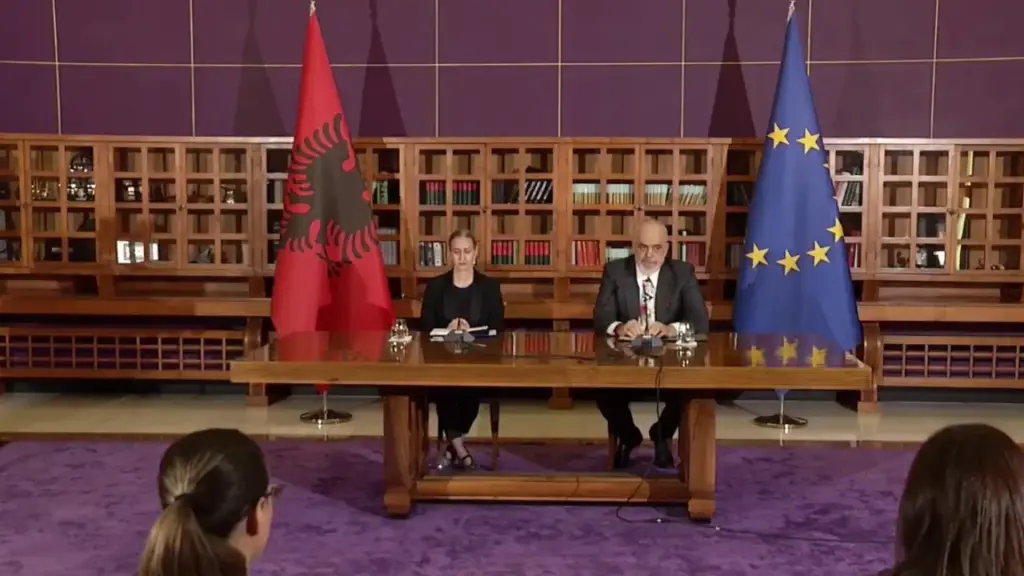 Debate apo kërcënime në Kryesinë e PS  Rama  Diskutimet kanë qenë konstruktive  gjëra që nuk ndodhin në ato nivele