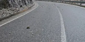 Nis shkatërrimi i shkëmbinjve në malin e Torovicës në Lezhë, prej 8 vitesh rrezikonin jetën e qytetarëve të zonës