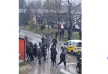 VIDEO/ Dhunë dhe rrahje masive ndaj votuesve në zgjedhjet lokale në Serbi! Pamje tronditëse dhe frike