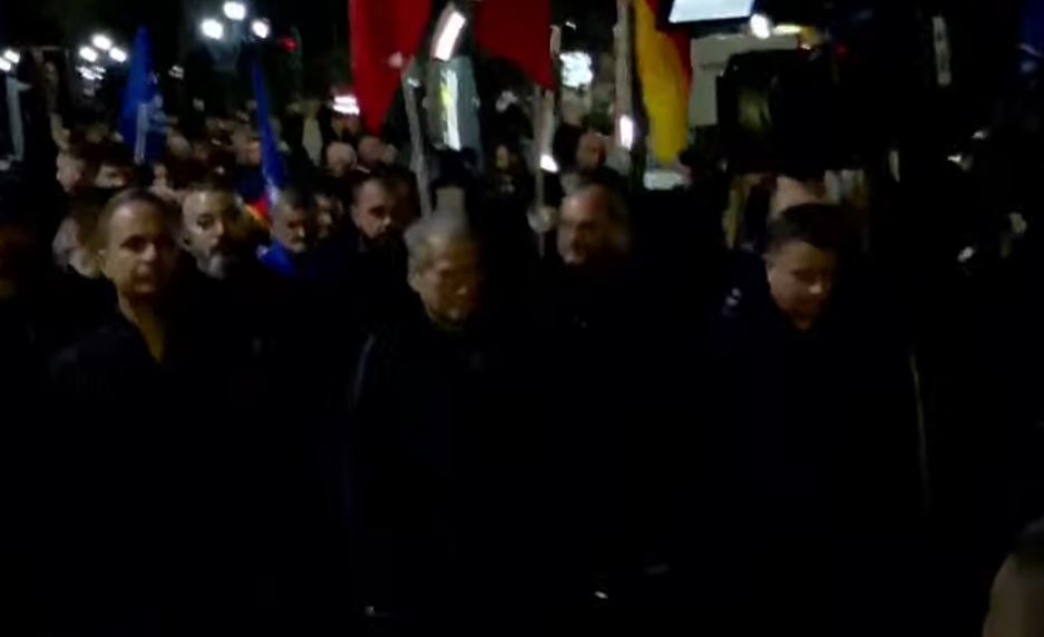 Nis protesta e opozitës  Berisha del nga selia për të shkuar drejt Kryeministrisë