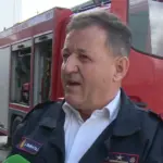 “Kishte probleme me zemrën, nuk donte të lëvizte”/ Zjarrfikësi rrëfen për TCH momentin e shpëtimit të të moshuarës: Si e binda të largohej nga banesa