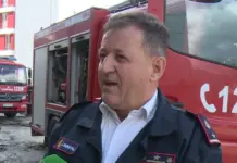 “Kishte probleme me zemrën, nuk donte të lëvizte”/ Zjarrfikësi rrëfen për TCH momentin e shpëtimit të të moshuarës: Si e binda të largohej nga banesa