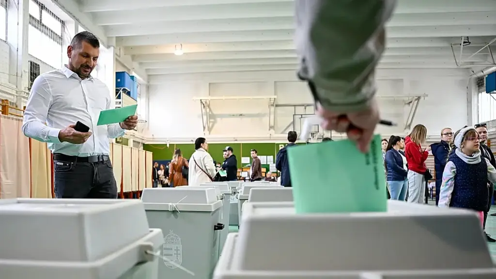 Del sondazhi i fundit i BBC për zgjedhjet në Hungari  ja cili del fitues mes Orban dhe Magyar