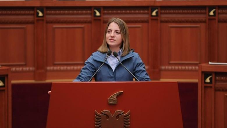 Marjana Koçeku  Gegnishja jeme asht ma politike dhe refuzoj me e fol gjuhën standarde