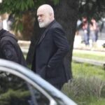 Rama mbledh krerët e bashkive, kryetari demokrat i Pukës shkon dhe nuk hyn brenda! Rrok Dodaj: Më njoftuan nga PS, emaili ishte nisur gabim