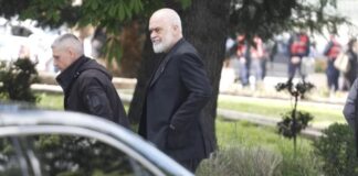 Rama mbledh krerët e bashkive, kryetari demokrat i Pukës shkon dhe nuk hyn brenda! Rrok Dodaj: Më njoftuan nga PS, emaili ishte nisur gabim