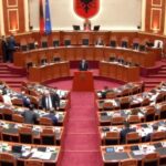 Rënia e Euros/ Malaj në Kuvend ‘zbulon’ si hyjnë flukset e valutës së huaj: 2 miliardë € nga remitancat dhe 5.7 miliardë € nga turizmi në 2025! S’kemi të bëjmë me para të pista