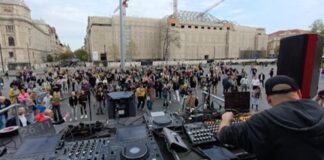 Votimet drejt fundit në Hungari, para Parlamentit në Budapest nis festa techno