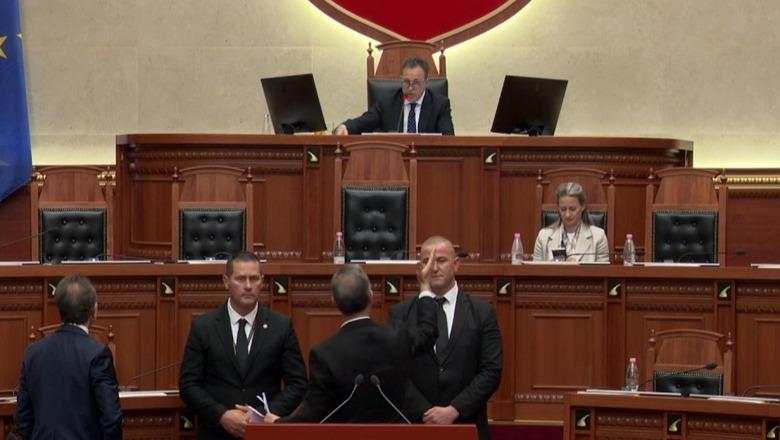 Boçi nuk heq dorë  mbetet  i gozhduar  te foltorja  Peleshi e përjashton nga seanca