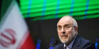 Kryeparlamentari i Iranit mesazh ironik Trump-it: Do të marri malli për naftën 4-5 dollarë