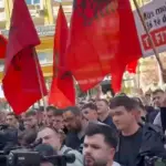 “Gjuha është historia jonë”, studentët protestë para ministrisë së Drejtësisë në Shkup: Kryeministër jep dorëheqjen, ne nuk tërhiqemi