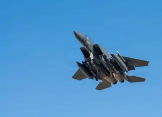 Zyrtarët amerikanë: Një anëtar i ekuipazhit shpëtohet pas rrëzimit të aeroplanit të SHBA-së në Iran