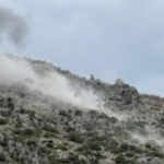 Shkëmbinjtë që kërcënonin rrugën në Torovicë/ Forcat xheniere në Lezhë realizojnë shpërthimin e kontrolluar