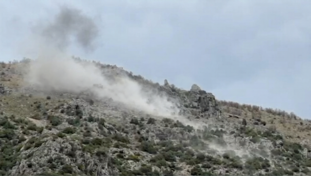 Shkëmbinjtë që kërcënonin rrugën në Torovicë  Forcat xheniere në Lezhë realizojnë shpërthimin e kontrolluar