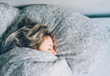 Si të përmirësoni shëndetin nëpërmjet pozicioneve të fjetjes