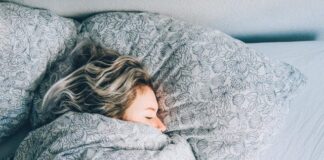 Si të përmirësoni shëndetin nëpërmjet pozicioneve të fjetjes