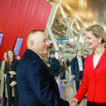 VanHorn viziton Rinasin, bashkëpunim për standarde më të larta sigurie